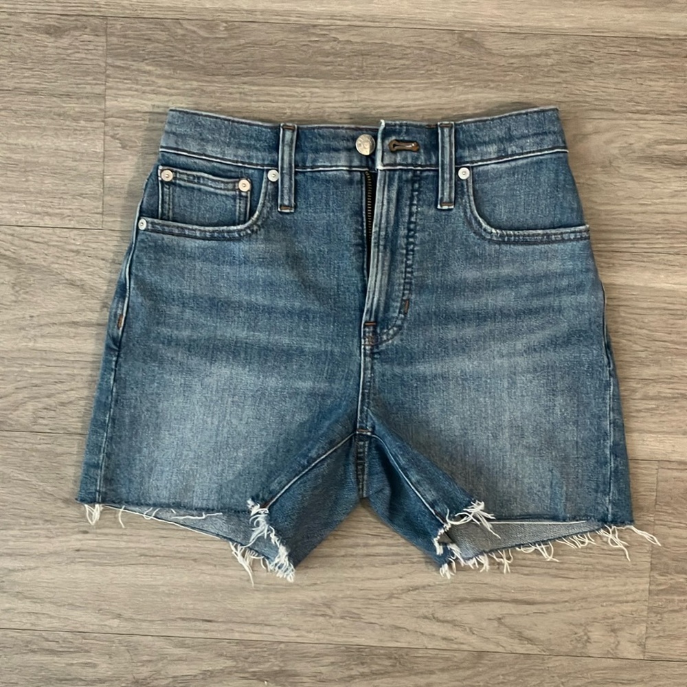 Madewell The Perfect Vintage Mid-Length Jean Short in Claytton Indigo Wash